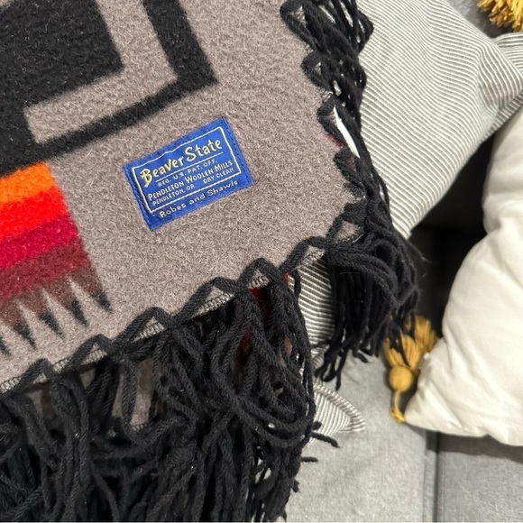 Beaver State Pendleton vintage wool Aztec blanket - Picture 3 of 7